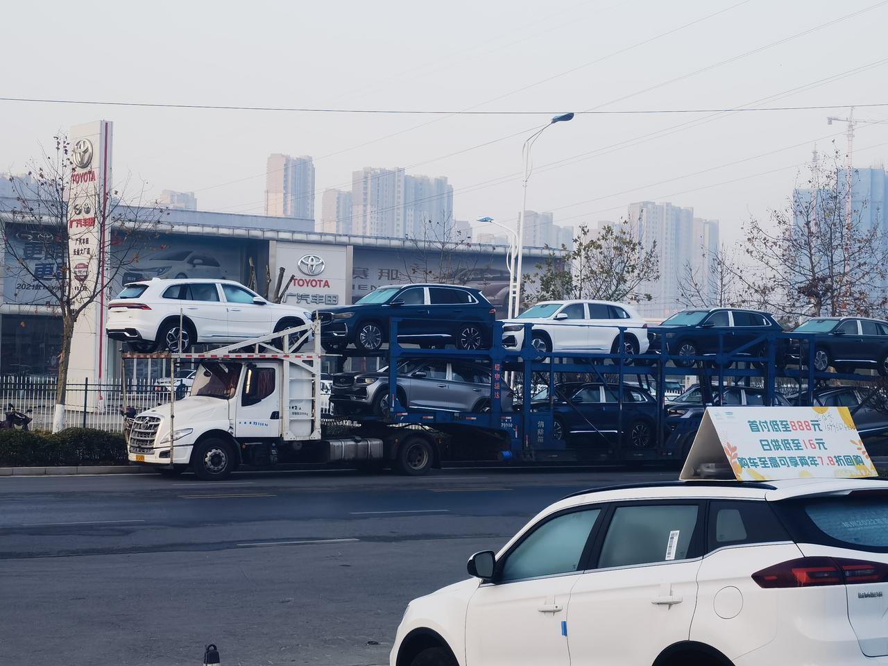 吉利星越L 新车到了4s店去提车，过不了保险，说是厂家问题，怎么解决?