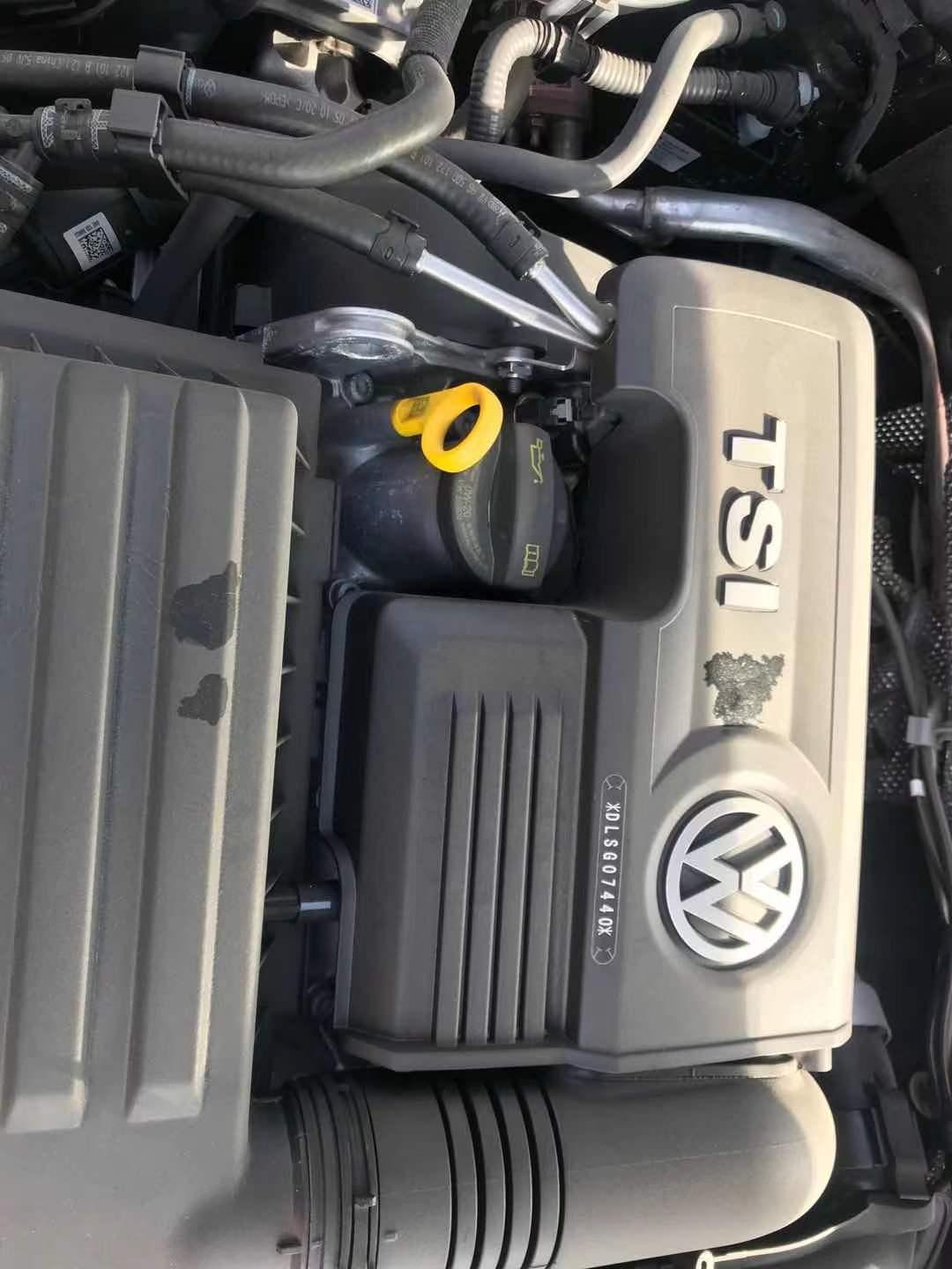 新车1700公里  20款1.2自舒速腾  才发现发动机盖有油点  啥情况？