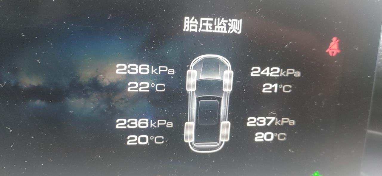 哈弗H6 今天突然看见轮胎有点破皮，不知道怎么弄的，胎压还算正常，这种情况需要换胎吗？或者去把胎放点气，右前方轮胎。