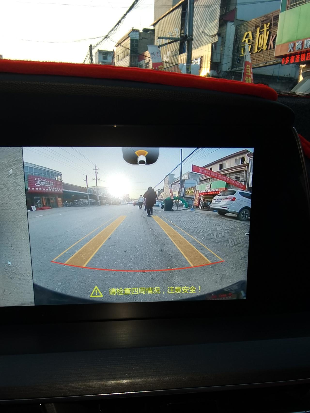 长安CS75 PLUS 这是什么情况？？以前都看不到车牌的，前面也没有下面的黑色？这个要怎么搞啊？