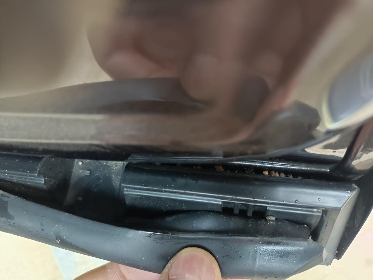 长安CS55 PLUS 后门这里进石子怎么整的！设计缺陷吧