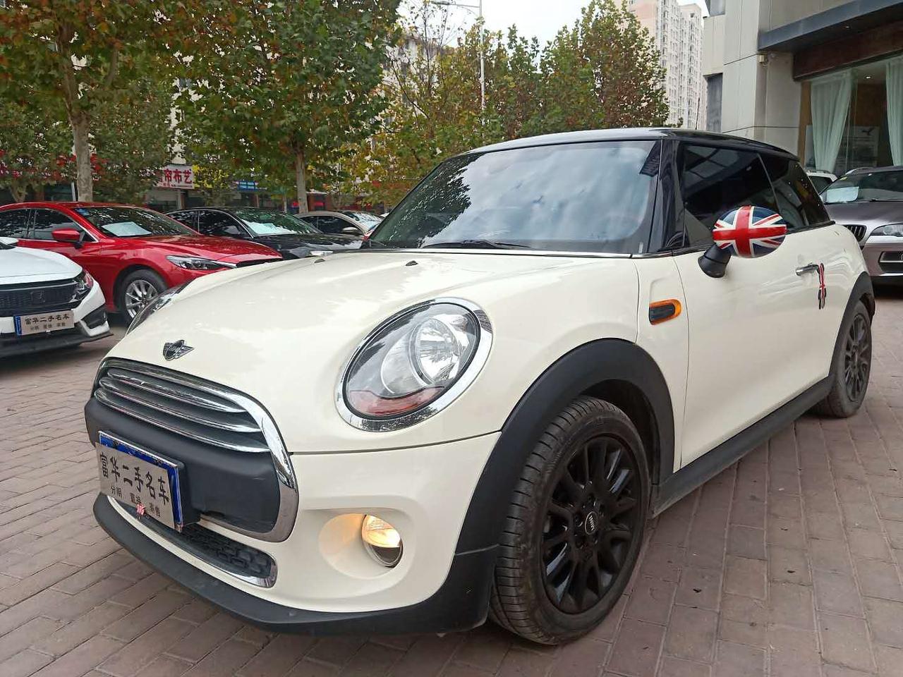 16款 1.2T MINI ONE。2017年12月上牌。3.5万公里。车况良好，有两块补漆。大概市场价所少米合适？