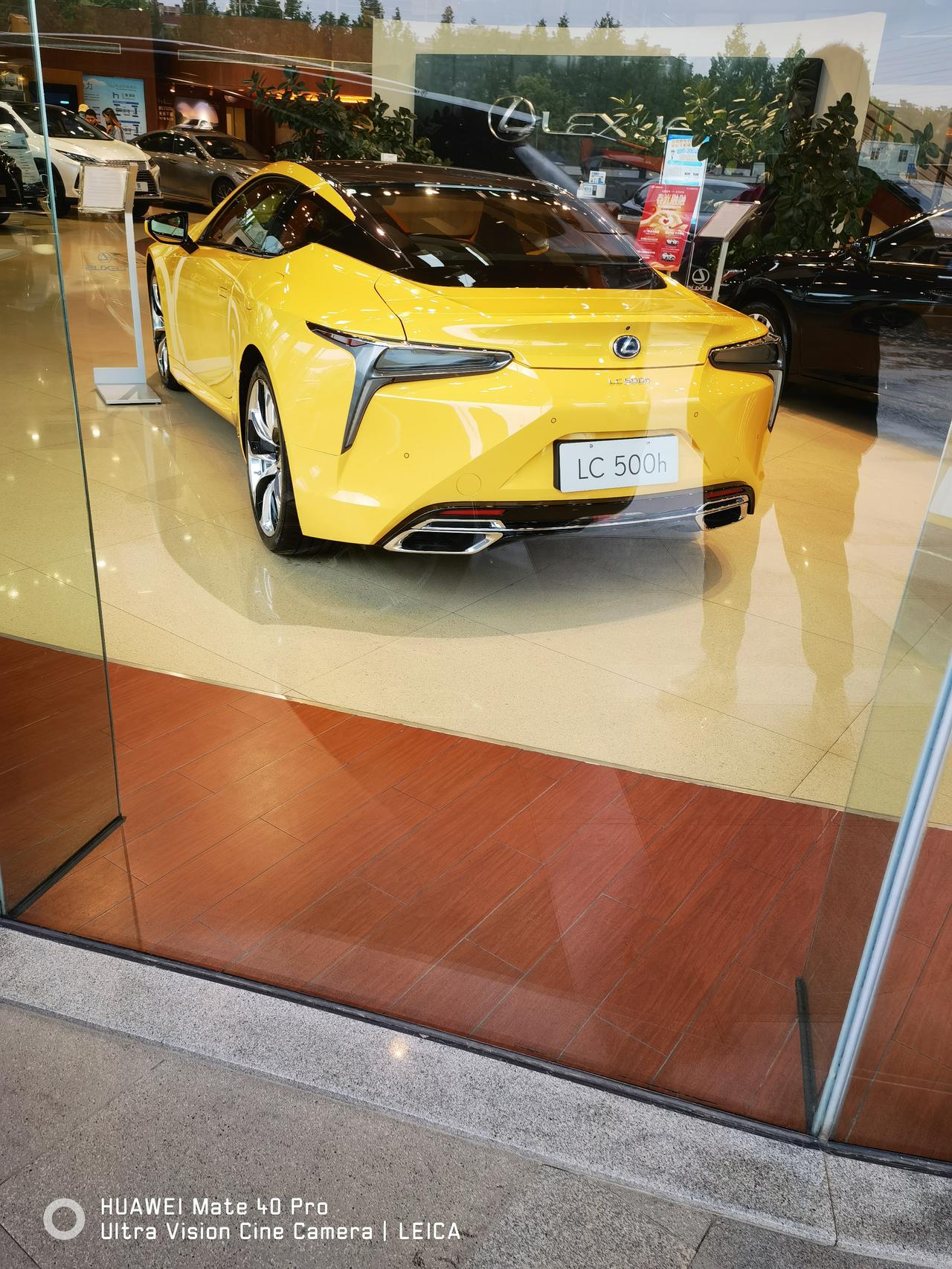 雷克萨斯ES 各位车友，今天第一次去了杭州元通，200卓越还要加2万，260不用加价。能刀吗