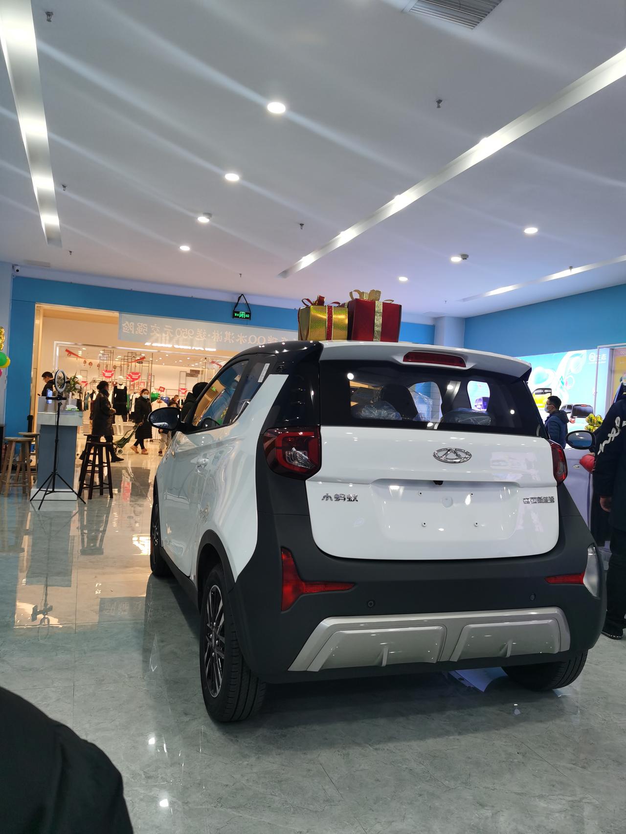 奇瑞新能源小蚂蚁 各位老铁，408全糖55Kw  指导价没优惠，增购-1000，政府补贴-3000，总共-4000，这个