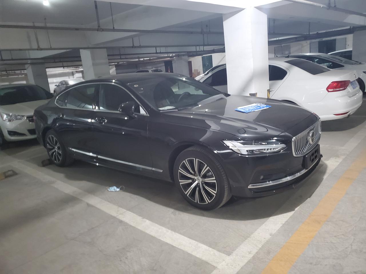 沃尔沃S90 白天把灯光调到auto 示宽灯一直亮着是怎么回事 有车友知道吗