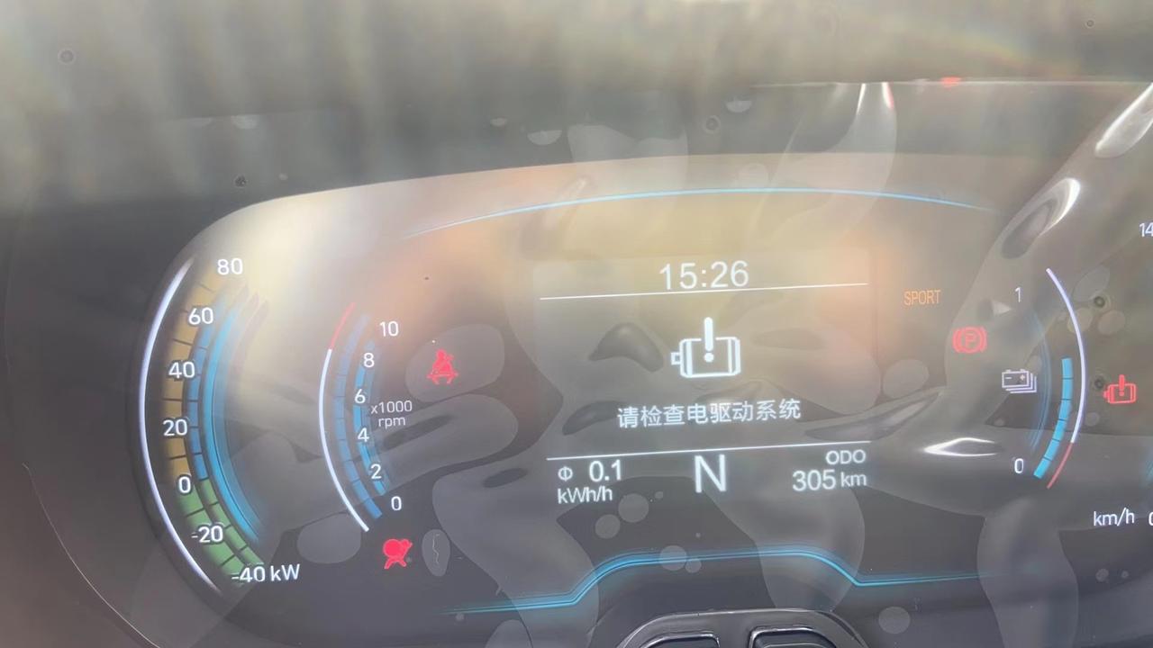 奇瑞新能源小蚂蚁 新车提来三天 就出现故障 红绿灯 ?起步就起不了了