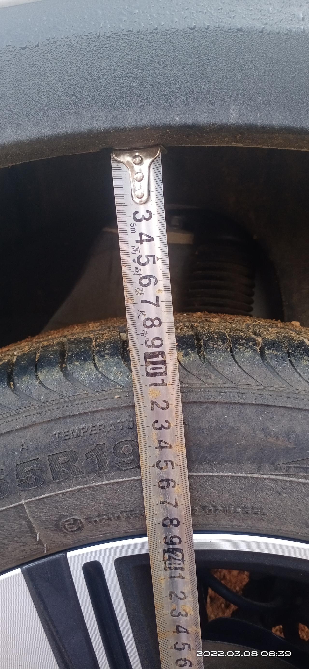 长安CS55 PLUS 各位车友，你们车左后轮减震有没有出现减压问题？我的车前两天突然发现左后轮减震减压，图1，2右后轮