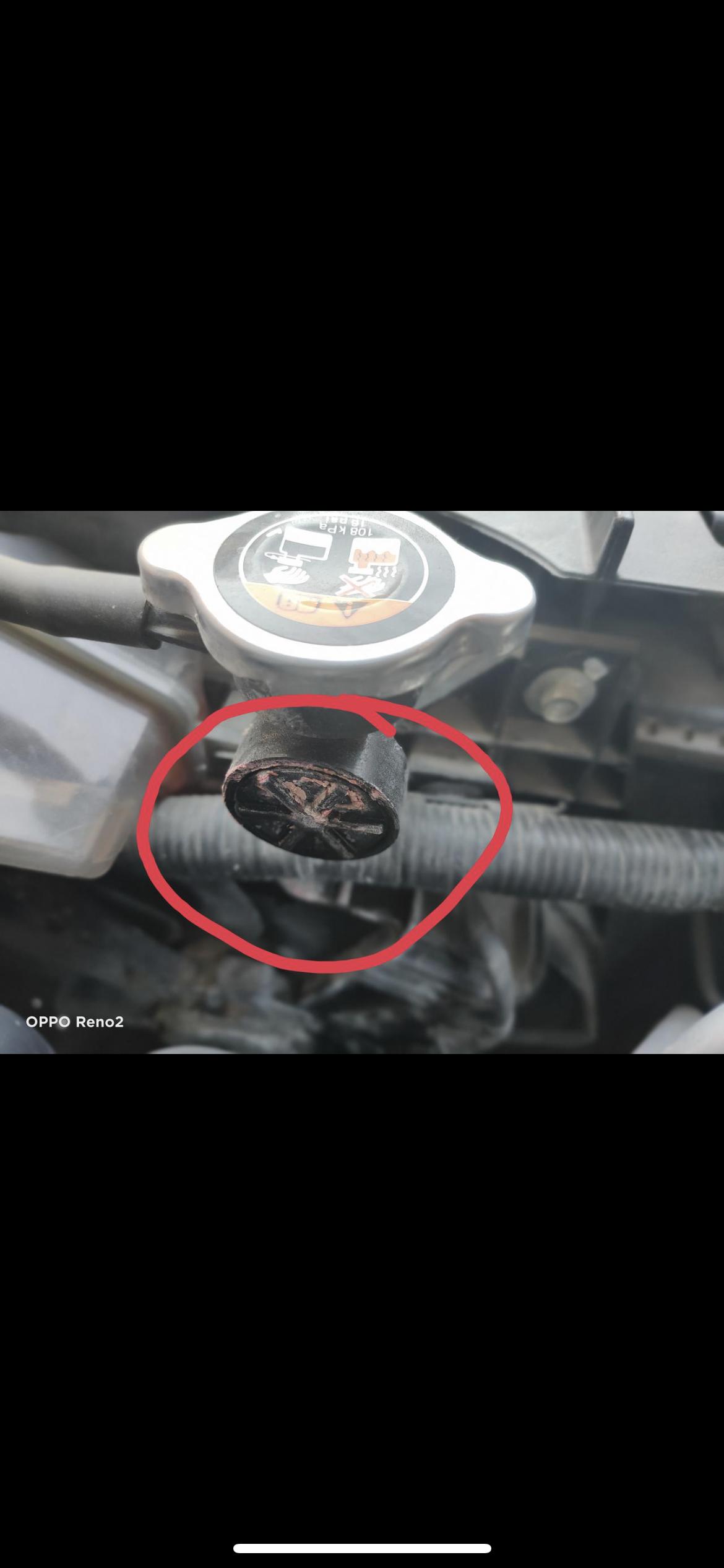 马自达CX-4 你的车有没有水箱盖子下面的圆漏水的问题啊？我的已经开始漏了，4儿子说要换一套水箱总成，有没有简单的解决方