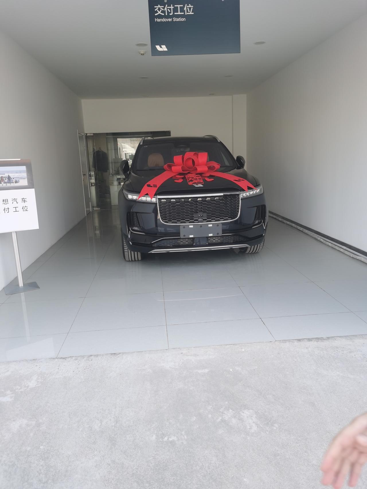理想理想ONE 贴车衣选的专用膜，是拆车标贴好，还是不拆车标贴好呢？