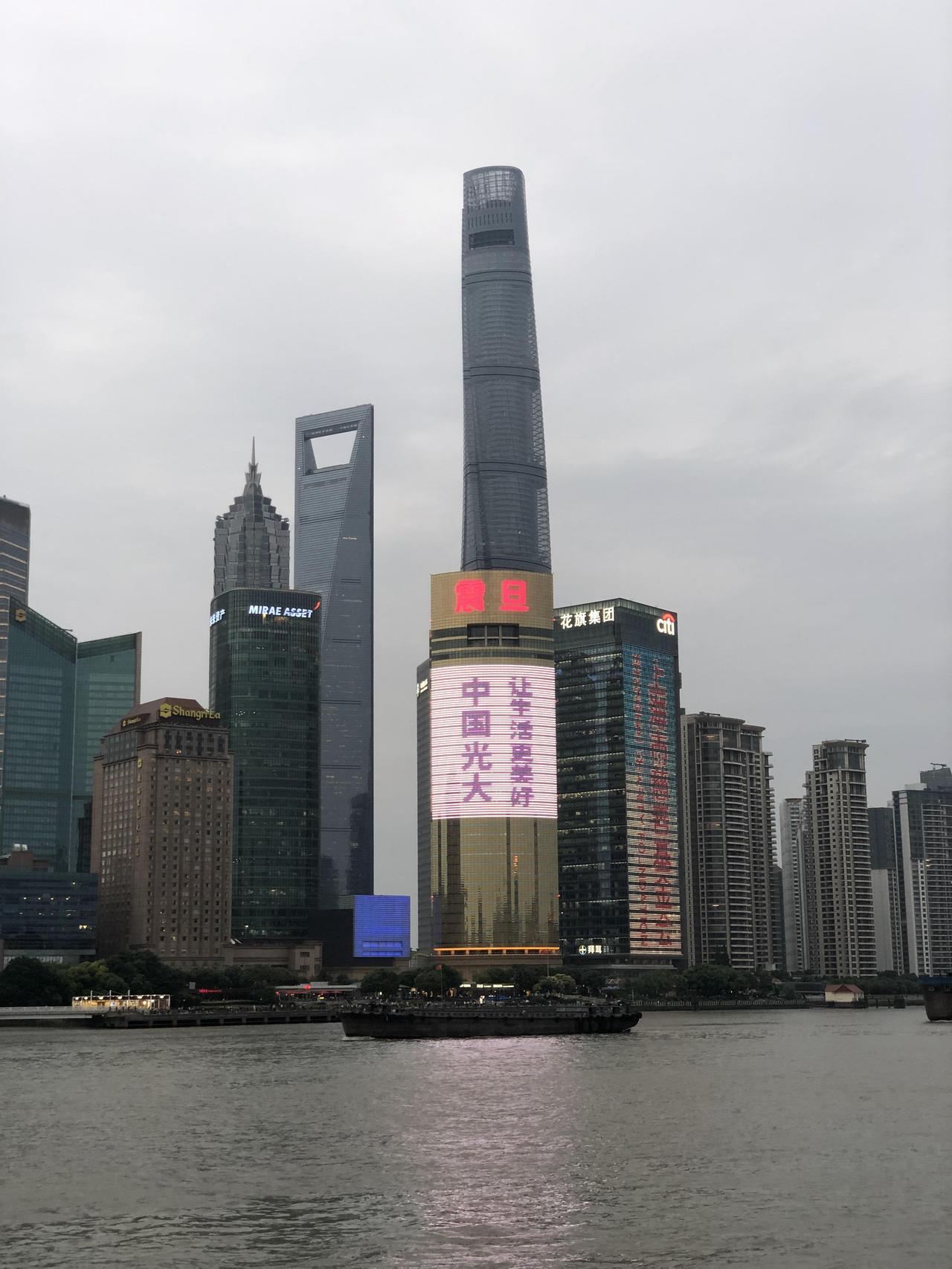 雷克萨斯ES 客观评论ES外观的确好看，但是小日本的2.0针对中国市场，减配，加价行为是不是一去不复返了？       