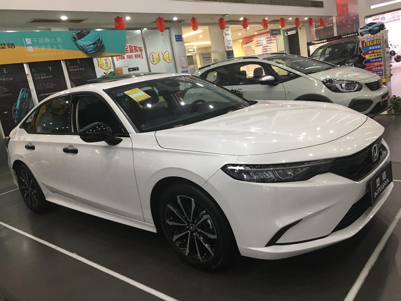 型格豪华版，颜色格陵兰白，佛山三水提车，分3年，落地166000万，贵吗