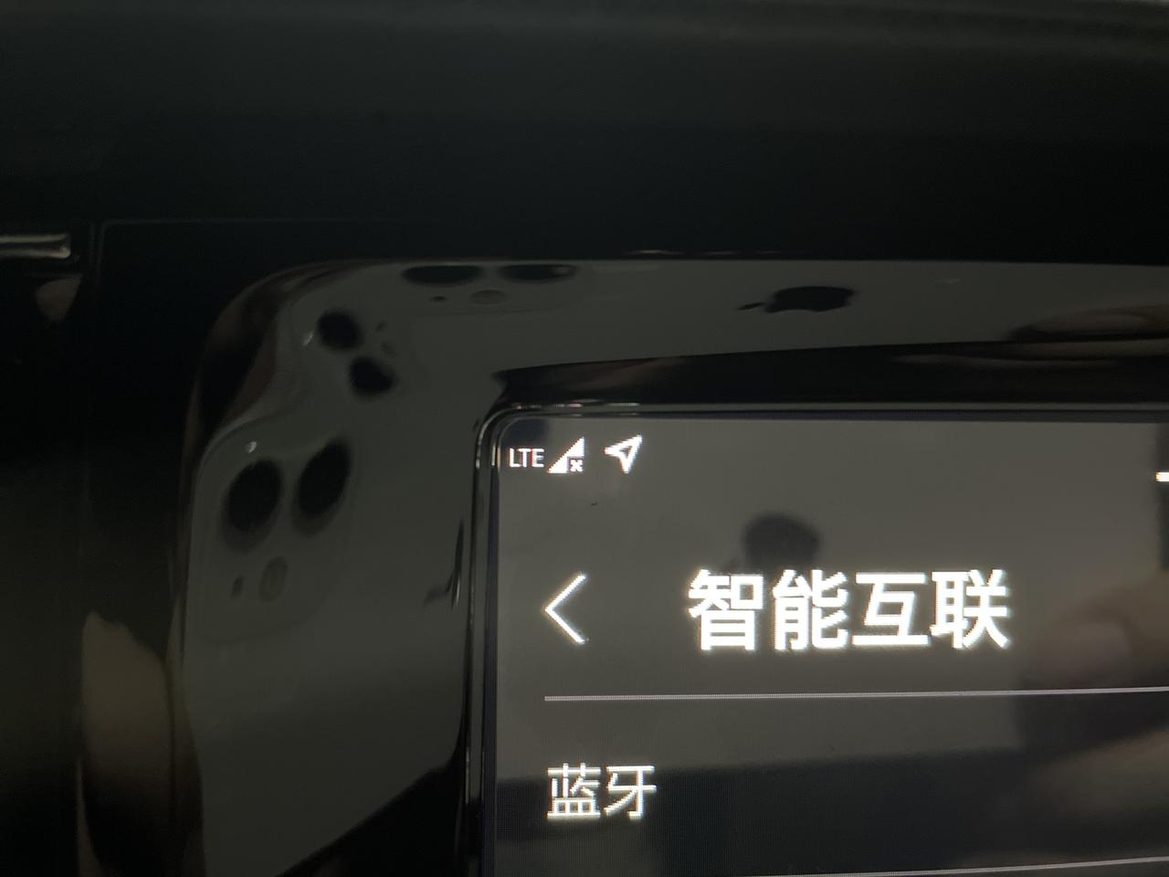 沃尔沃S90 车机左上角的叉是啥意思右上角的时间也不对，没有同步
