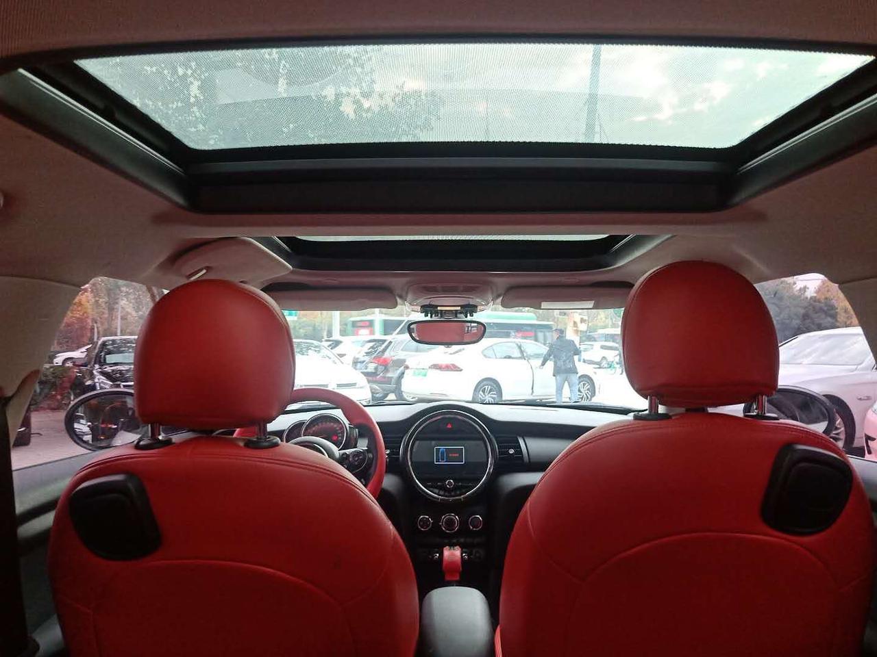 16款 1.2T MINI ONE。2017年12月上牌。3.5万公里。车况良好，有两块补漆。大概市场价所少米合适？