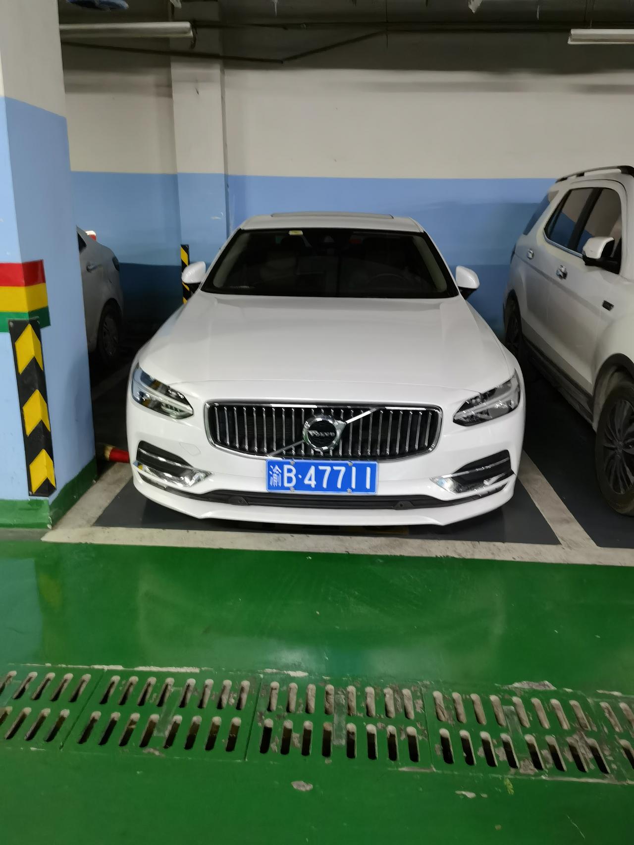 沃尔沃S90 大家保养是直接去4s店还是在某宝买机油套餐啊，4s店说要更换什么东西要不要换哦