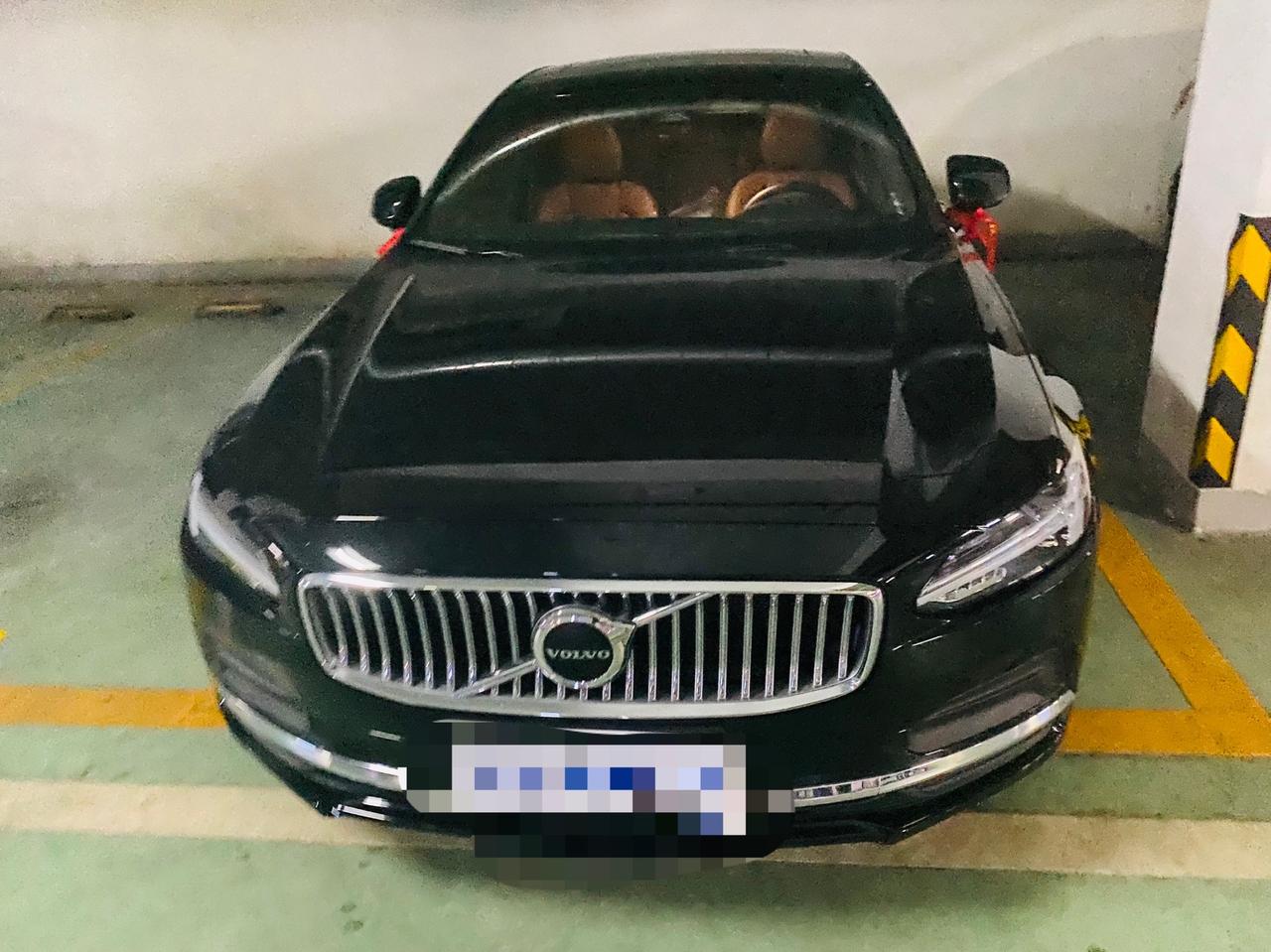 沃尔沃S90 39.6w2022款的智远豪华提回来了。贵是贵了点。关键夫人喜欢。现在发现车子没usb接口那怎么听无损？另