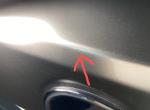 雷克萨斯ES ES200，一月份提车的，今天洗完车发现后尾箱盖的车标上方有一粒凸起的小疙瘩（之前好像没有，也可能是没发现
