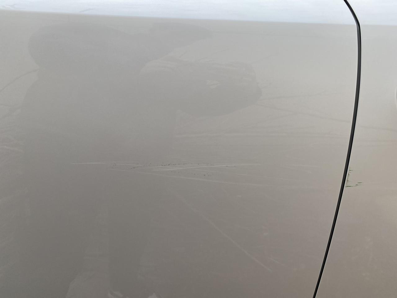 长安CS55 PLUS 一血 被垃圾桶刮了 还有绿色 这个怎么办啊 有什么办法修复下嘛