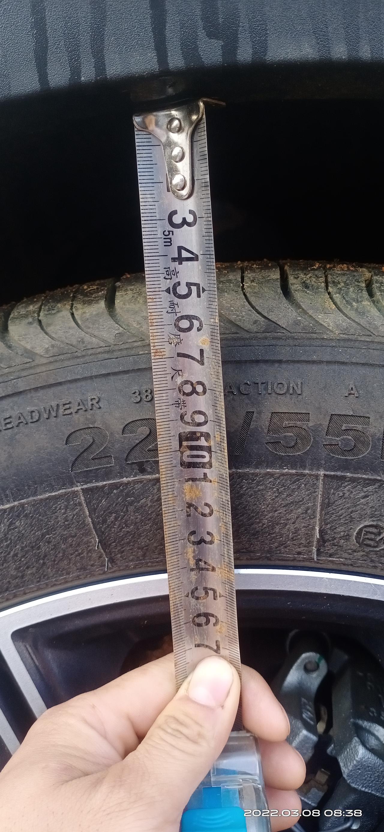 长安CS55 PLUS 各位车友，你们车左后轮减震有没有出现减压问题？我的车前两天突然发现左后轮减震减压，图1，2右后轮