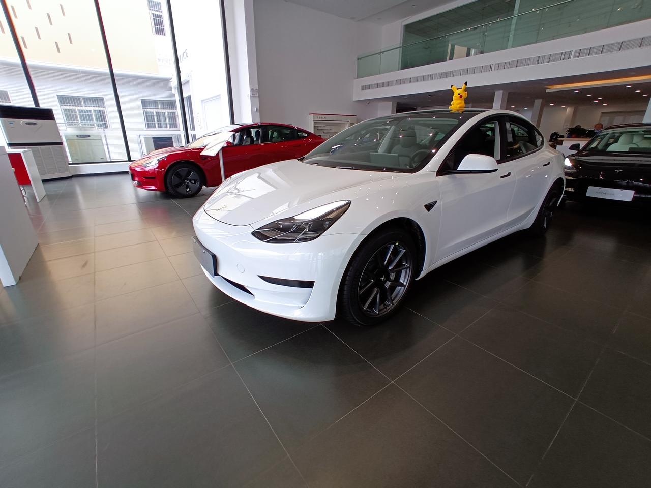 特斯拉Model 3 去试驾了特斯拉m3和y，现在其他车都瞧不上了。。。。。太牛逼了这车就像iPhone和诺基亚一样震撼