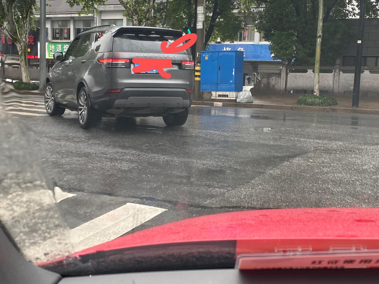 路虎发现 想问下这是什么颜色