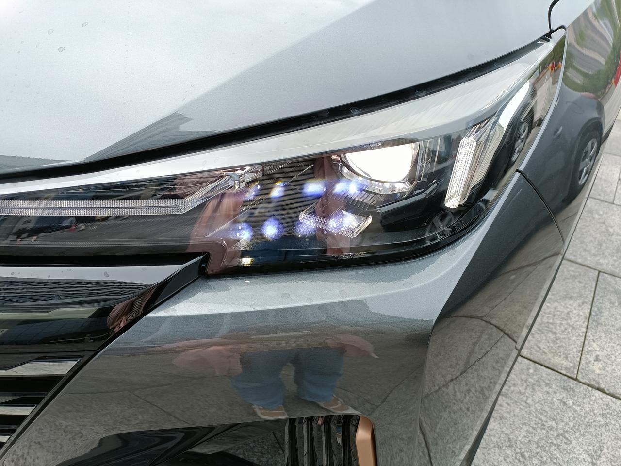 长安CS55 PLUS 刚提的车，领航版，这车灯是正常的吗？