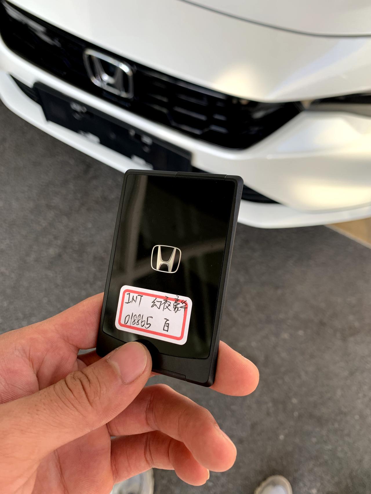 我的型格为什么在50码以下 松油门再踩油门  车子有点往前窜的感觉，不过起步或者加速都是正常的，就是不能松油门  松了油