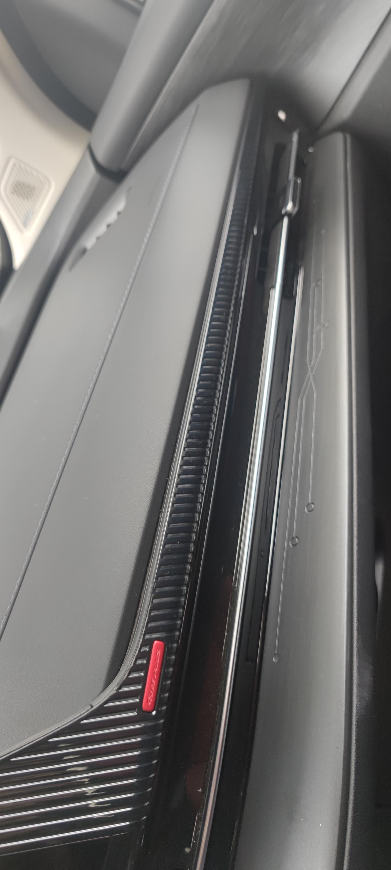长安CS55 PLUS 二代cs55plus领航版氛围灯为什么跟说明书上的不一样啊，就副驾前面几个呼吸灯。