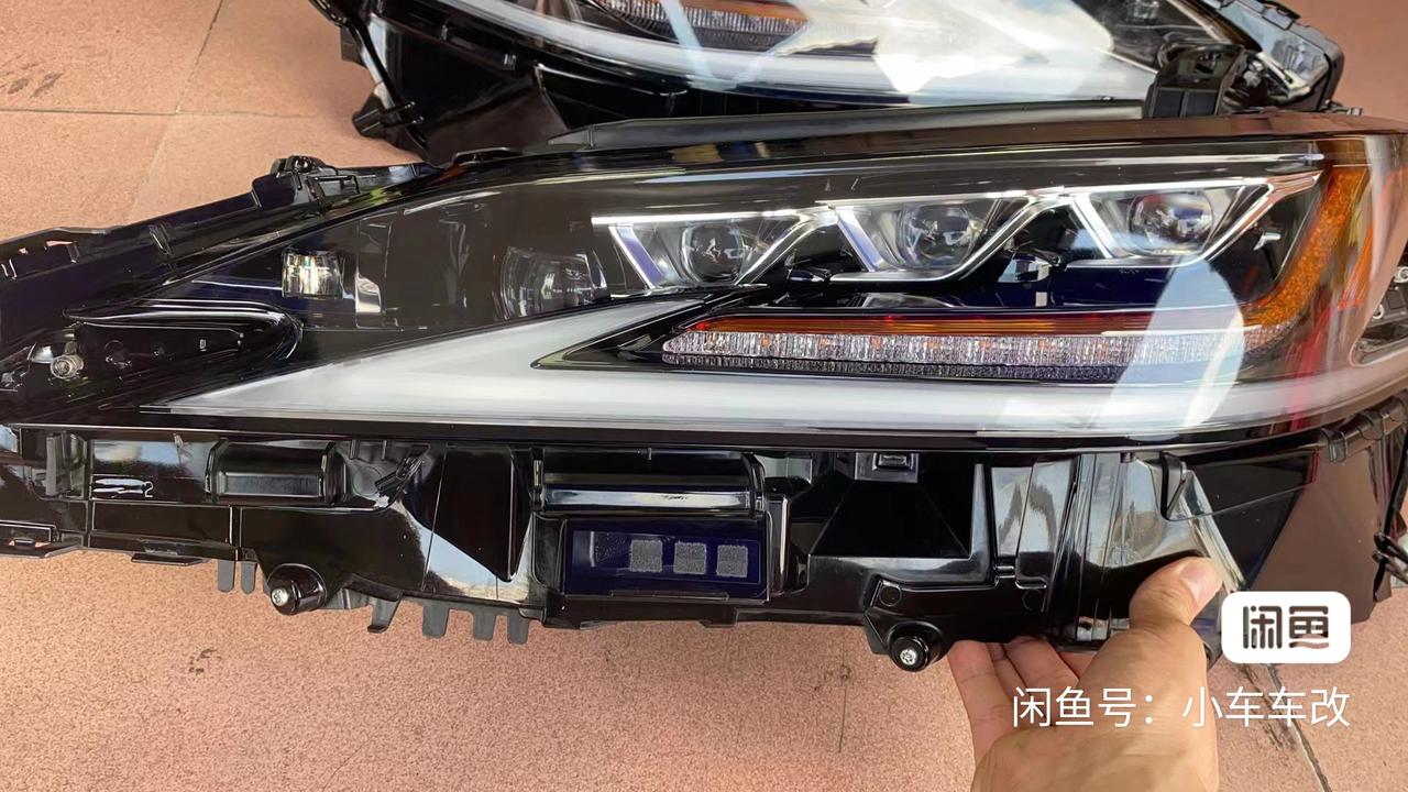 雷克萨斯ES 想问下图片有什么不一样？感觉图一好看点，现在生产的都是图二的吗