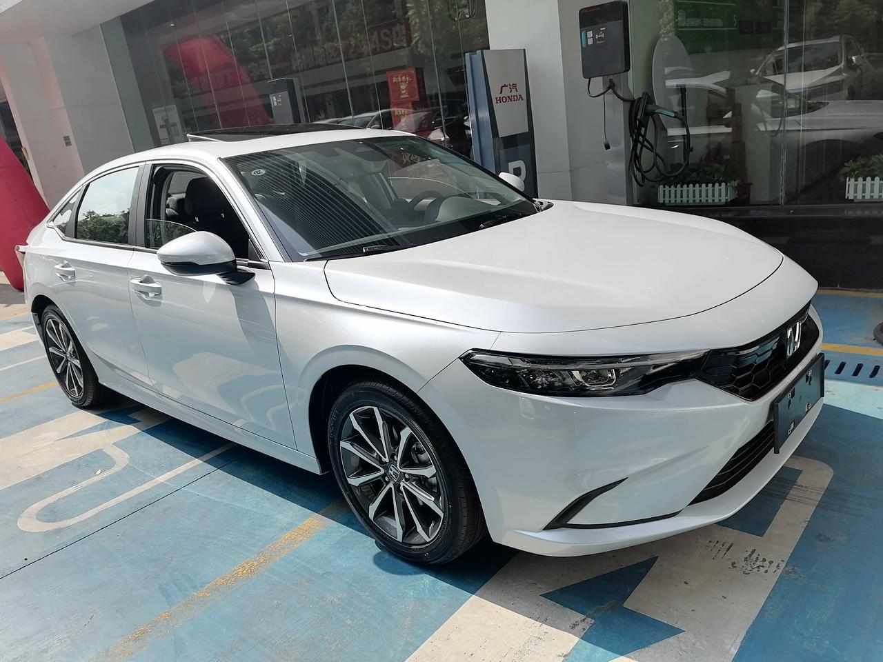 本田型格 因为不想等车，直接加两千提展厅的格陵兰白，展厅车一般没什么问题吧？
