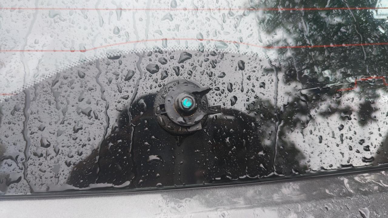 长安CS55 PLUS 坐标济南，后雨刷臂被掰了，真TM烦人，换个原厂的得多少钱