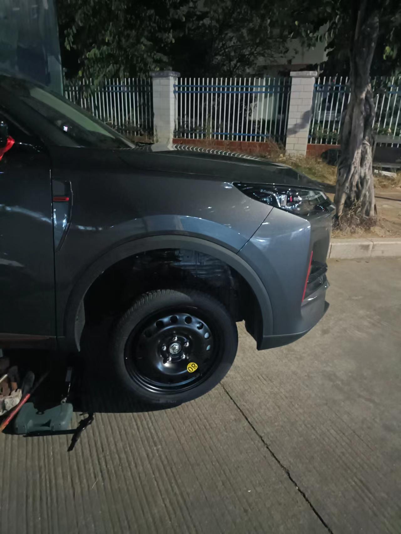 长安CS55 PLUS 2022.10.11上午提的新车，下午轮胎就破了。没找到原因！