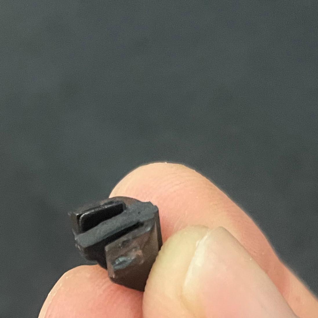 马自达CX-4 老铁们问下4s有没有cx-4后面的尾翼的原装卡扣啊 贴膜被师傅拆坏了 （叫他别拆偏要拆艹）他家没有匹配的