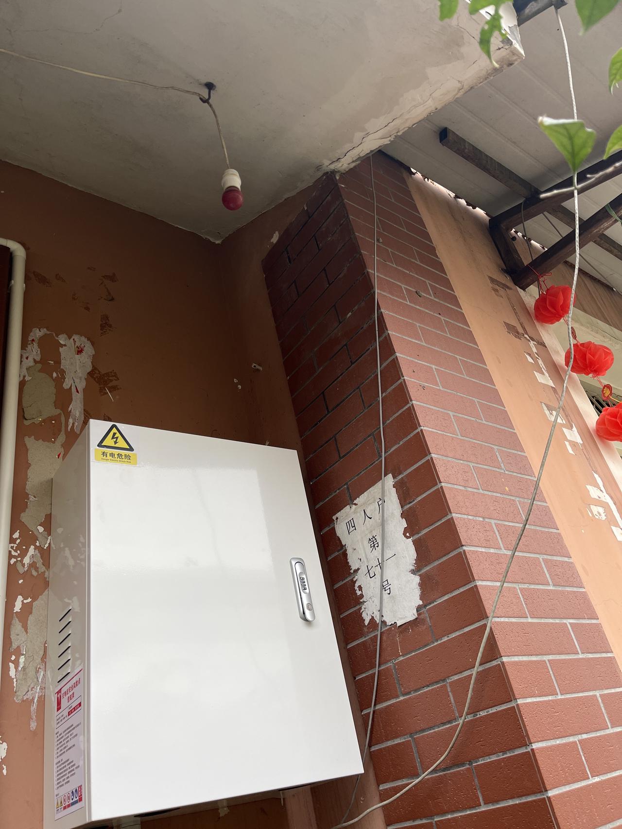 特斯拉Model 3 为啥我充满电后手机靠近车子也不能解锁啊？我用卡片才解开的锁。