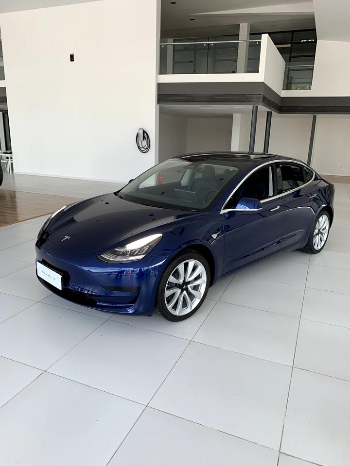 特斯拉Model 3 各位大佬们，毛豆3标航和小鹏p7超长续航尊享版怎么选啊？毛豆3就比小鹏贵4500元。纠结死了！！！