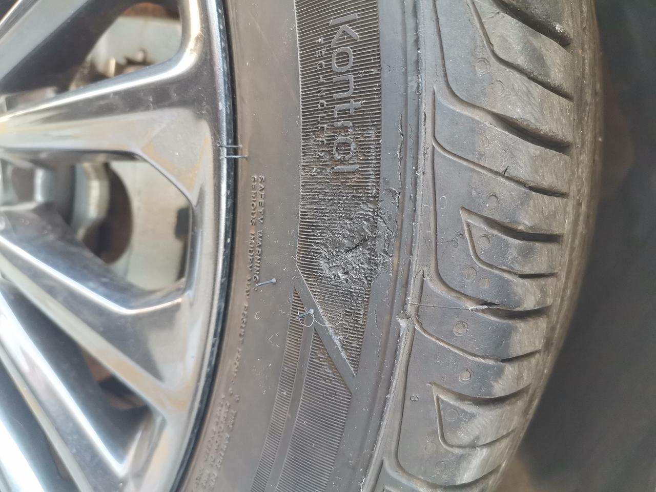 雷克萨斯ES 磕到一点皮，还能开吗？