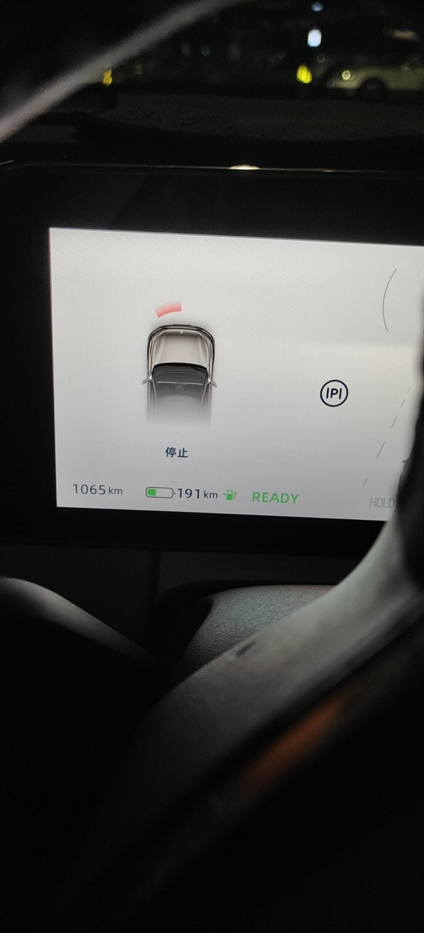 零跑零跑C11 哪位大神知道这是怎么回事吗？车子启动就滴滴滴的叫。我下车看了面也没有任何东西啊。