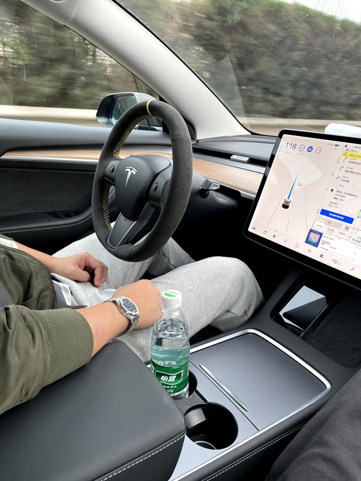 特斯拉Model 3 提车了，10/13下单，单号2011，12/7BT， 今天约提车，1/我是新款尾灯 2/我电机是3