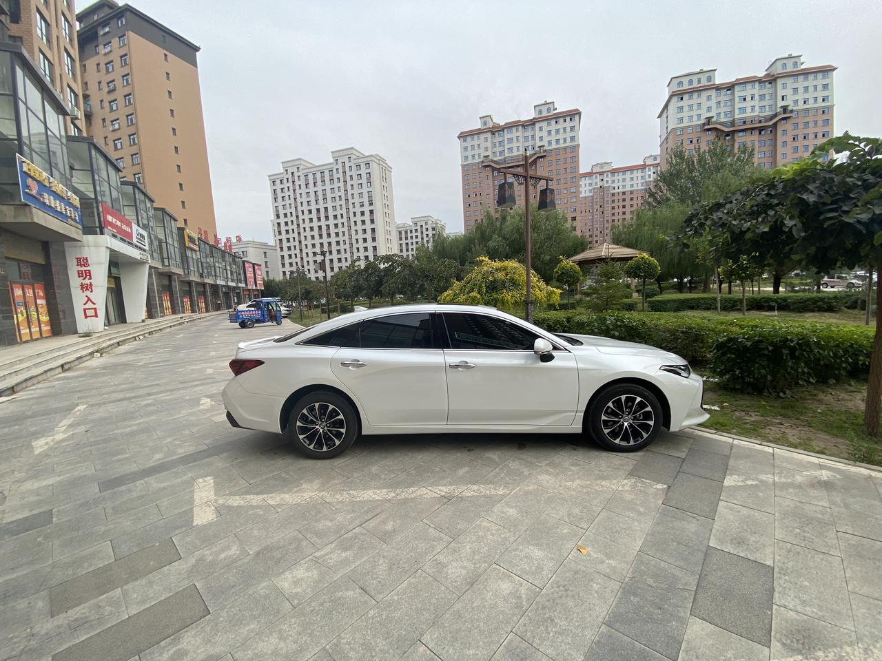友友们，亚洲龙2.5汽油版油箱容积是不是60L啊油表亮了跑了50多公里，表显示续航还有20公里，我去加油加到跳枪才加了4