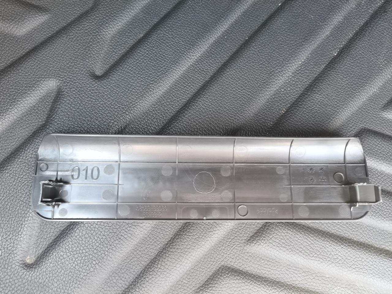 雷克萨斯ES 亲们，谁知道这是啥，突然在副驾看到的！