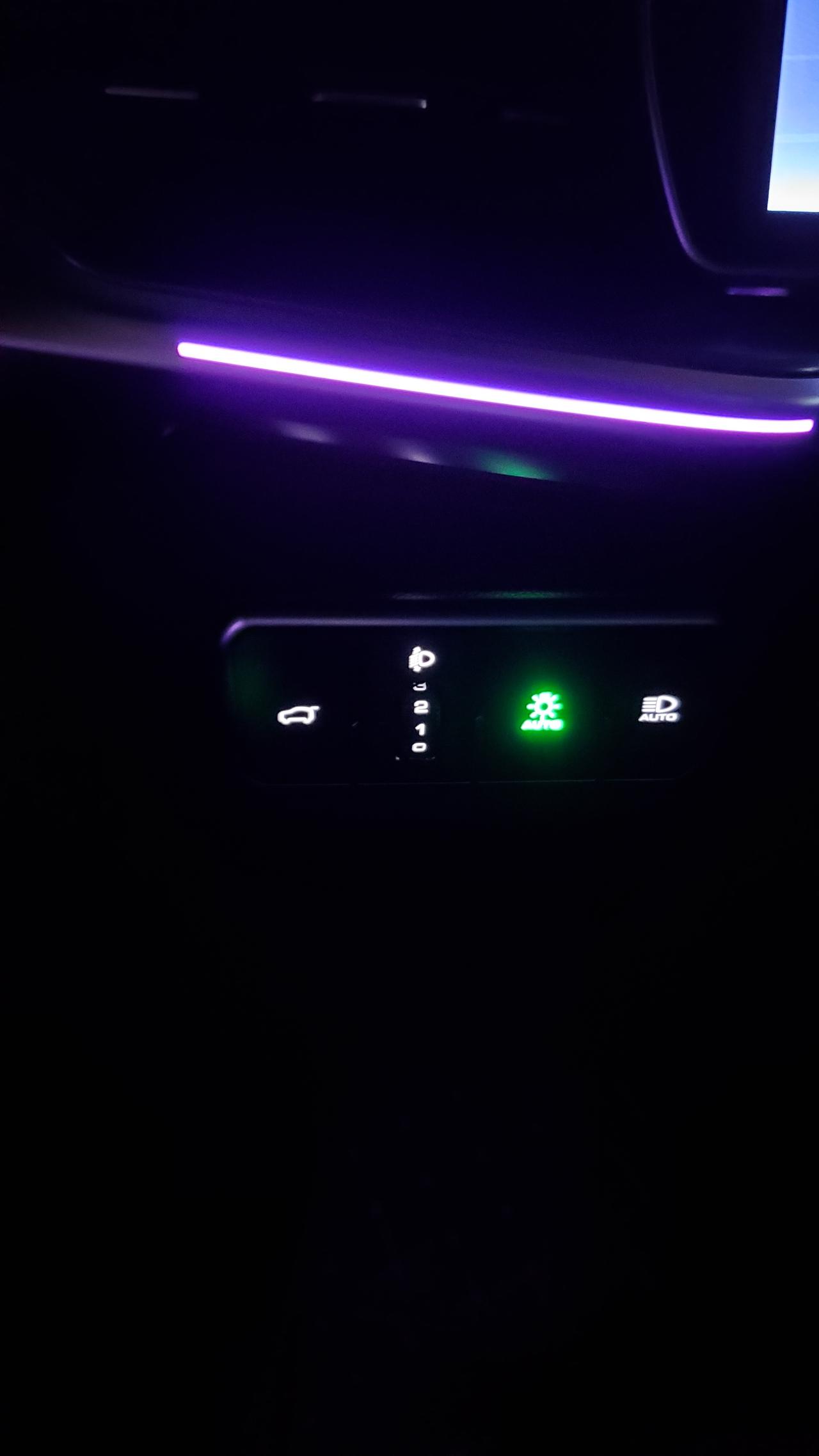 哈弗神兽 想问一下我开的灯光有啥问题吗？晚上开车的时候对向的车辆老是朝我闪灯是啥原因呢？