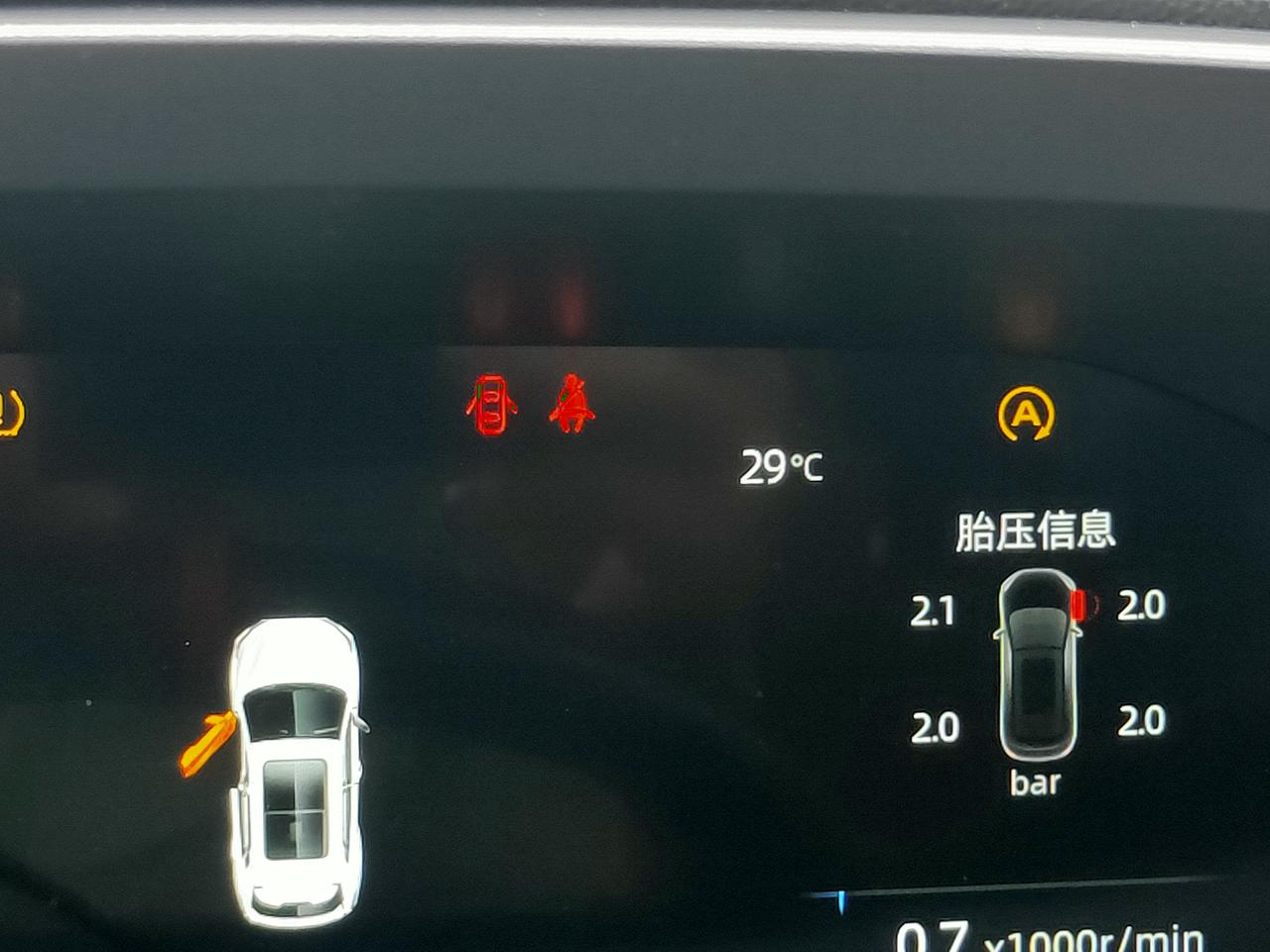 长安CS55 PLUS 为什么都是显示2.0的胎压右前轮报警这是什么情况有知道的吗？
