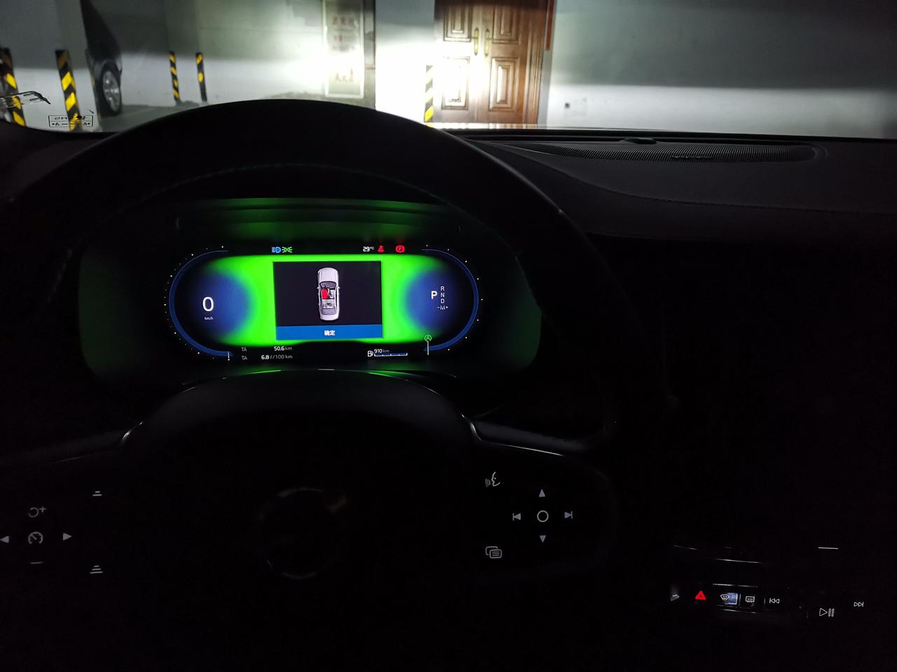 2022款志远豪华版 沃尔沃S90 中间显示屏突然黑屏？购买的新车，是什么情况
