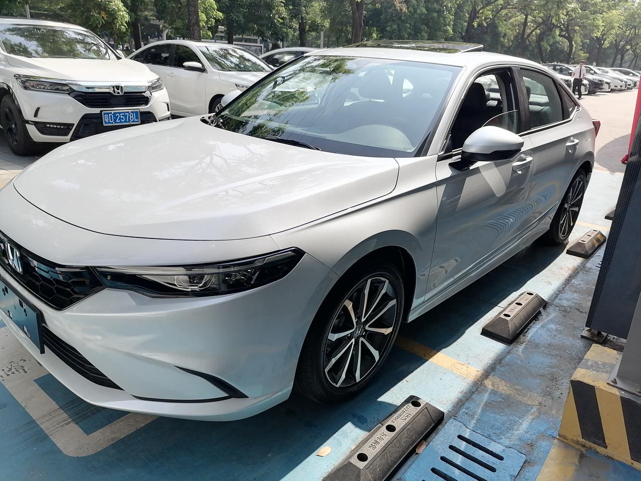 本田型格 因为不想等车，直接加两千提展厅的格陵兰白，展厅车一般没什么问题吧？