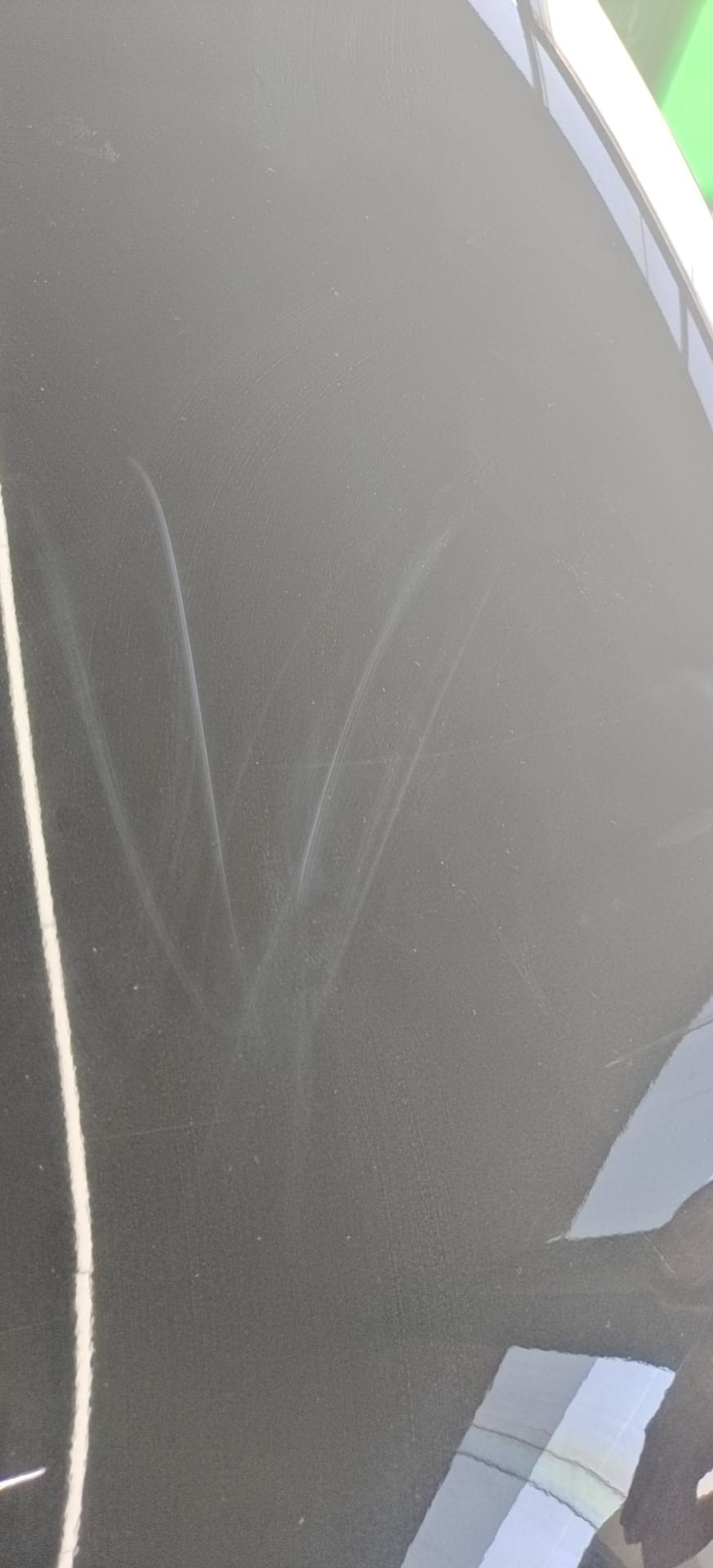 丰田亚洲龙 请问这个洗车可以洗成这样吗？刚提的车，不到一星期，洗了成就这样了，觉得丰田太垃圾了