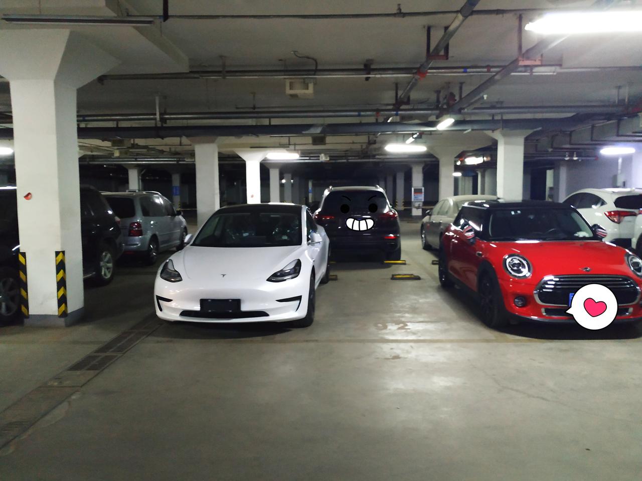 特斯拉Model 3 刚开车发现一些问题，求助大家。1、方向盘转向紧，感觉不灵活。2、路面不平的时候，颠簸很厉害。3、松