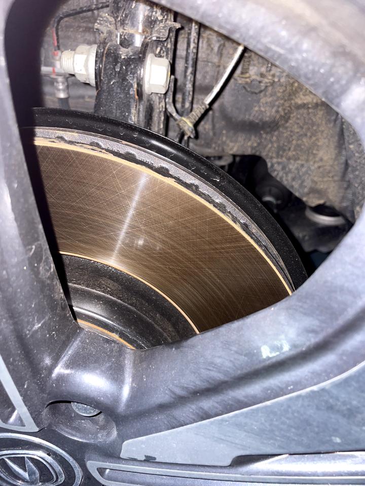长安CS55 PLUS 开了一个多小时了，刹车片还是这样 没问题吧，兄弟们这样子。