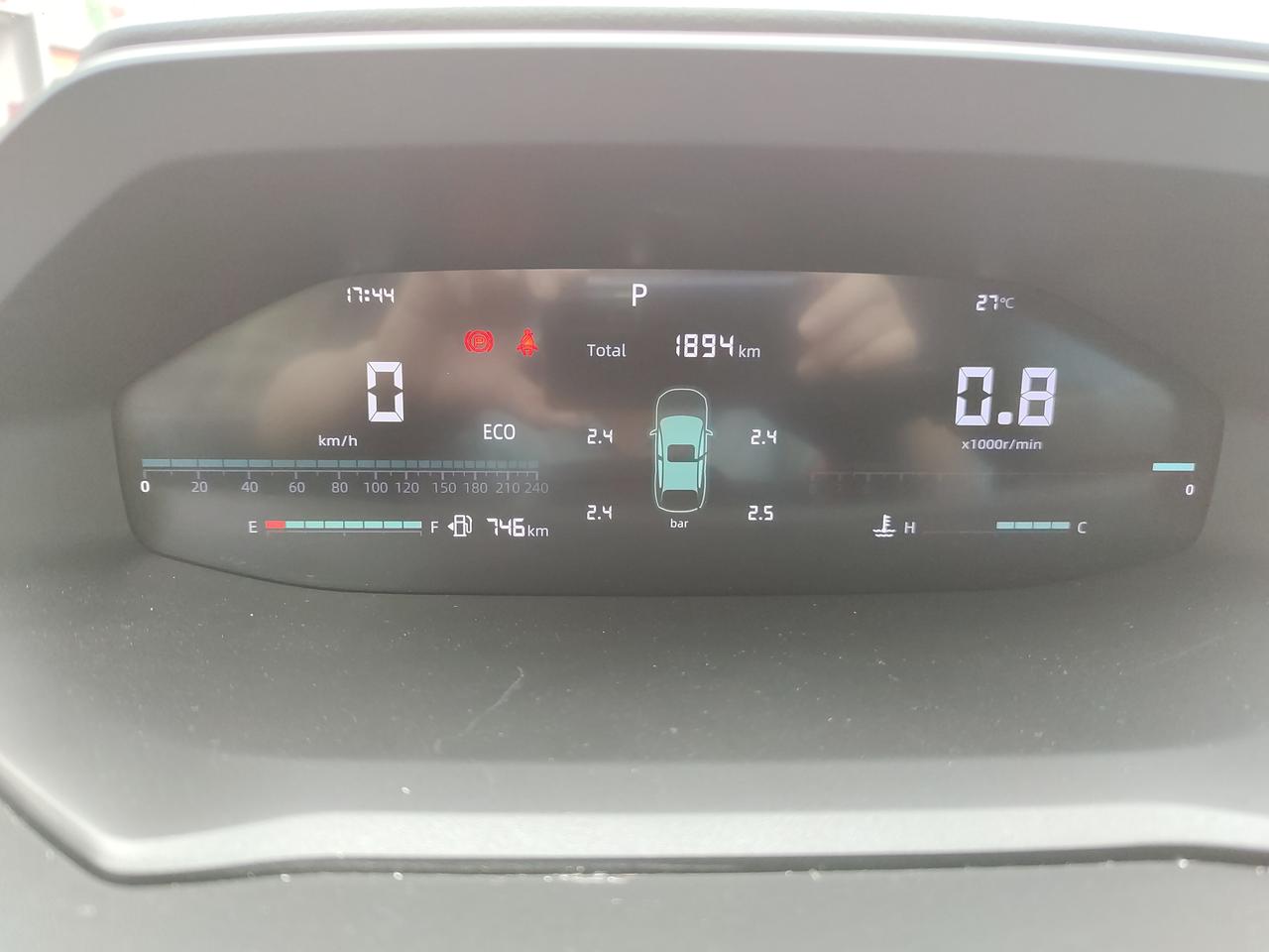 长安CS55 PLUS 胎压2.4是属于正常的吗？还有停车状态启动开空调，才二十分钟，续航里程从751掉到746，这正常