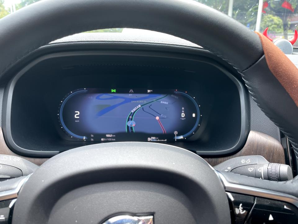 沃尔沃S90 各位车友，本人于2021年9月购置S90 智雅，目前已行驶1.2W公里，已保养一次，车机系统已升级至2.0