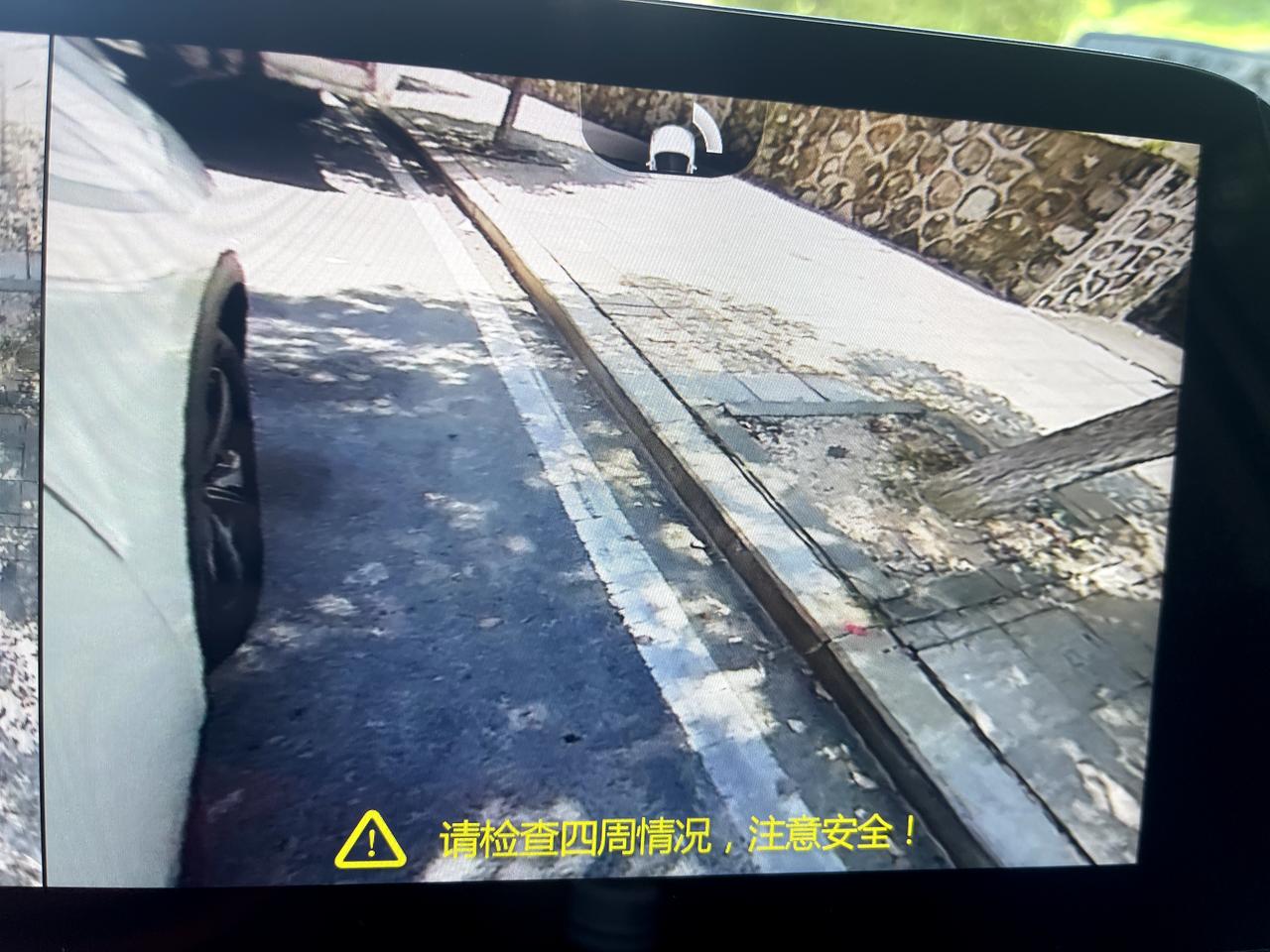 长安CS55 PLUS 各位车友  问下360左右两边摄像头有点模糊  已经擦过了 这种情况正常吗？