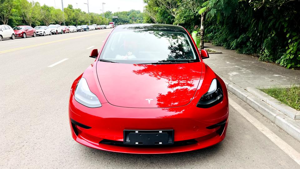 特斯拉Model 3 买的订单车，选配红色，43公里，26.8万，不知道有没有买贵，